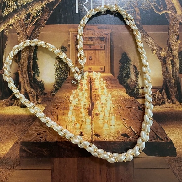 Feminine and Sophisticated Pendant Necklace Pearls‎ with Gold-Tone Accents - Picture 1 of 7